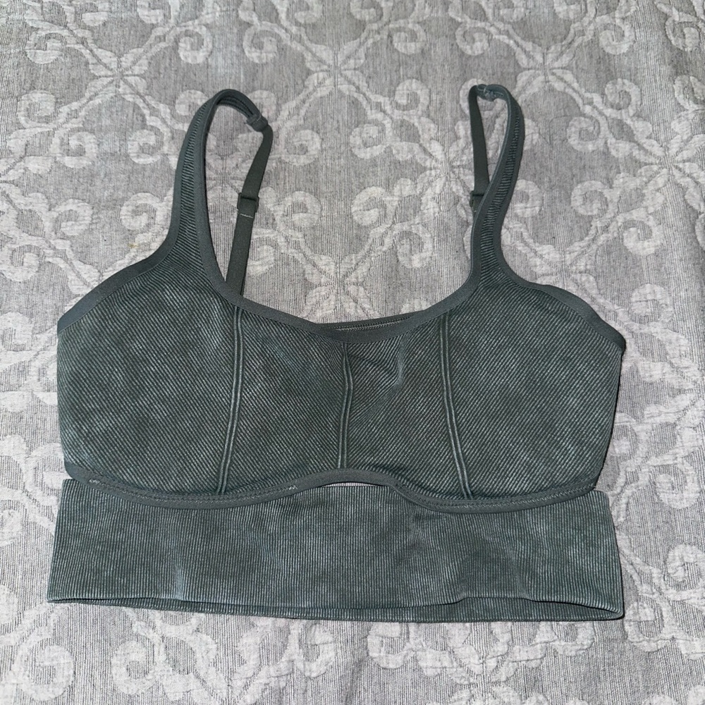 BRAND NEW AERIE SPORTS BRA IN A LIGHT GREEN COLOR SO PRETTY!!😍